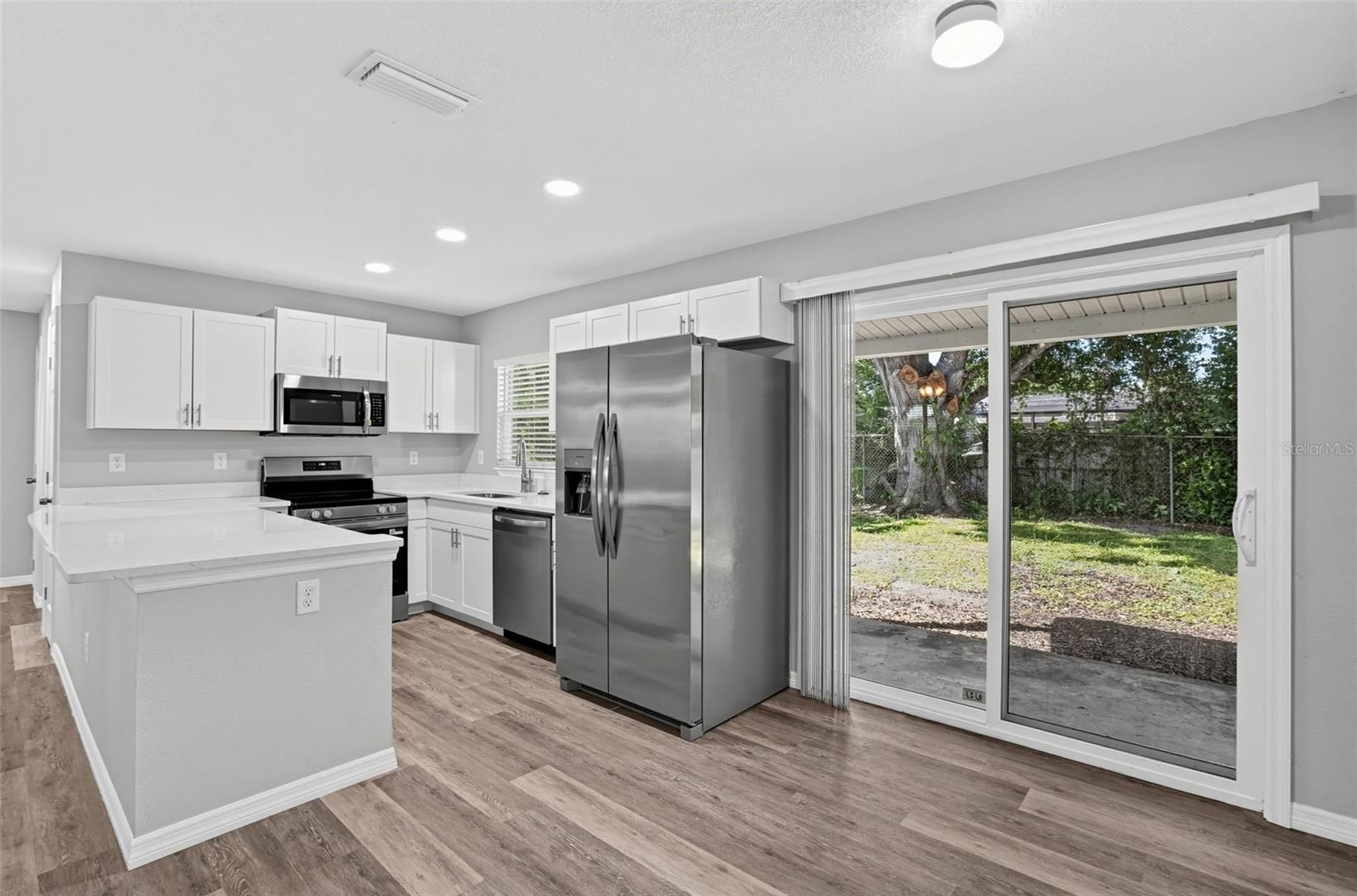 2820 21ST STREET W, Bradenton, FL 34205 2820 21ST STREET W, Bradenton, FL 34205