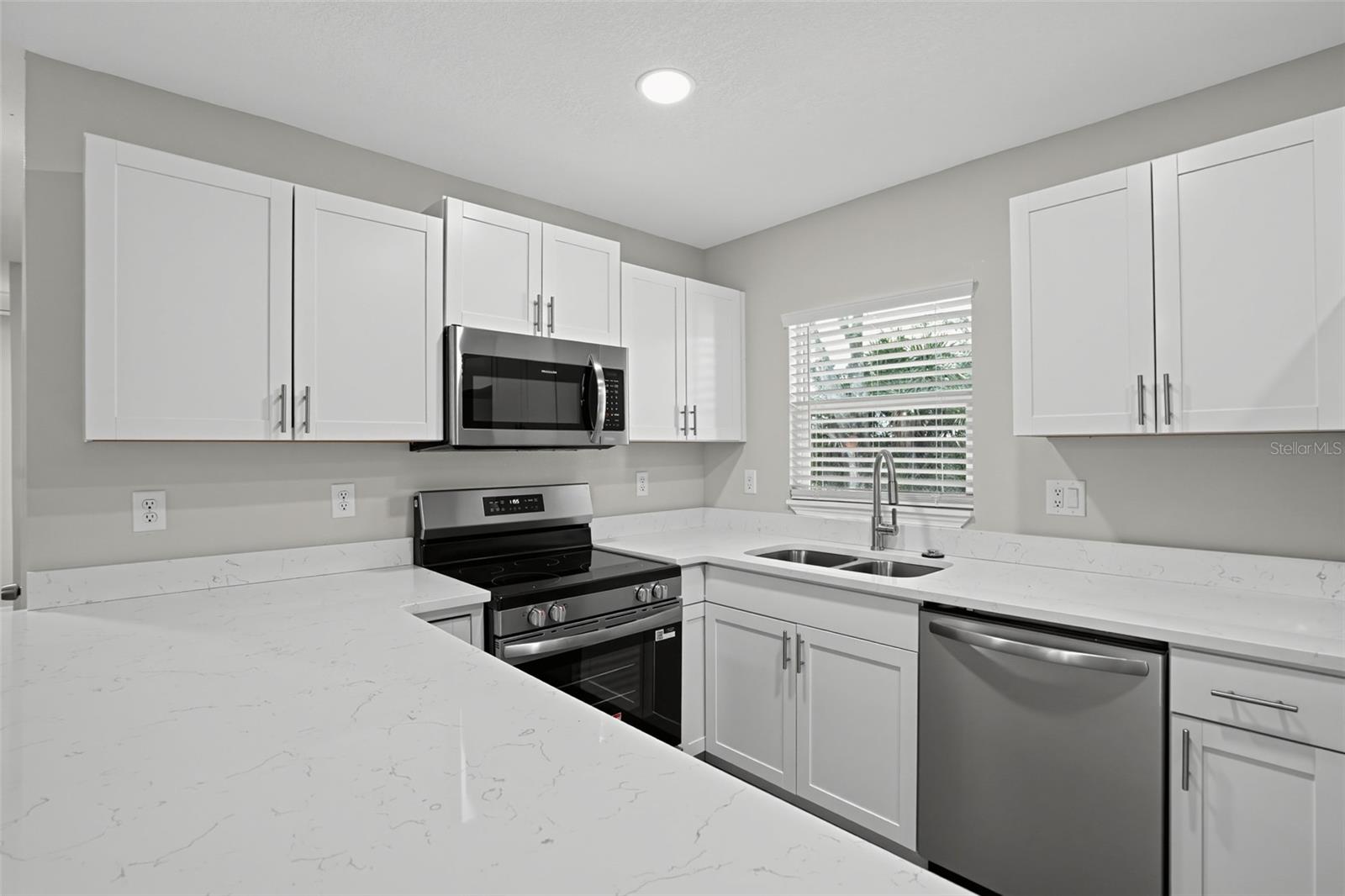 2820 21ST STREET W, Bradenton, FL 34205