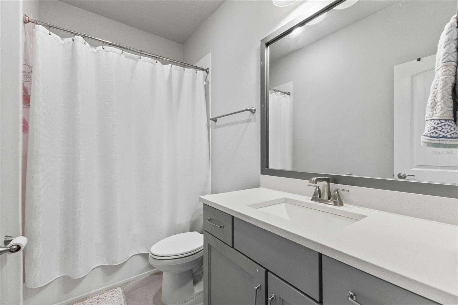 secondary upstairs bath