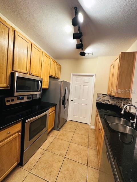 10203 COURTNEY PALMS BOULEVARD, #202, Tampa, FL 33619