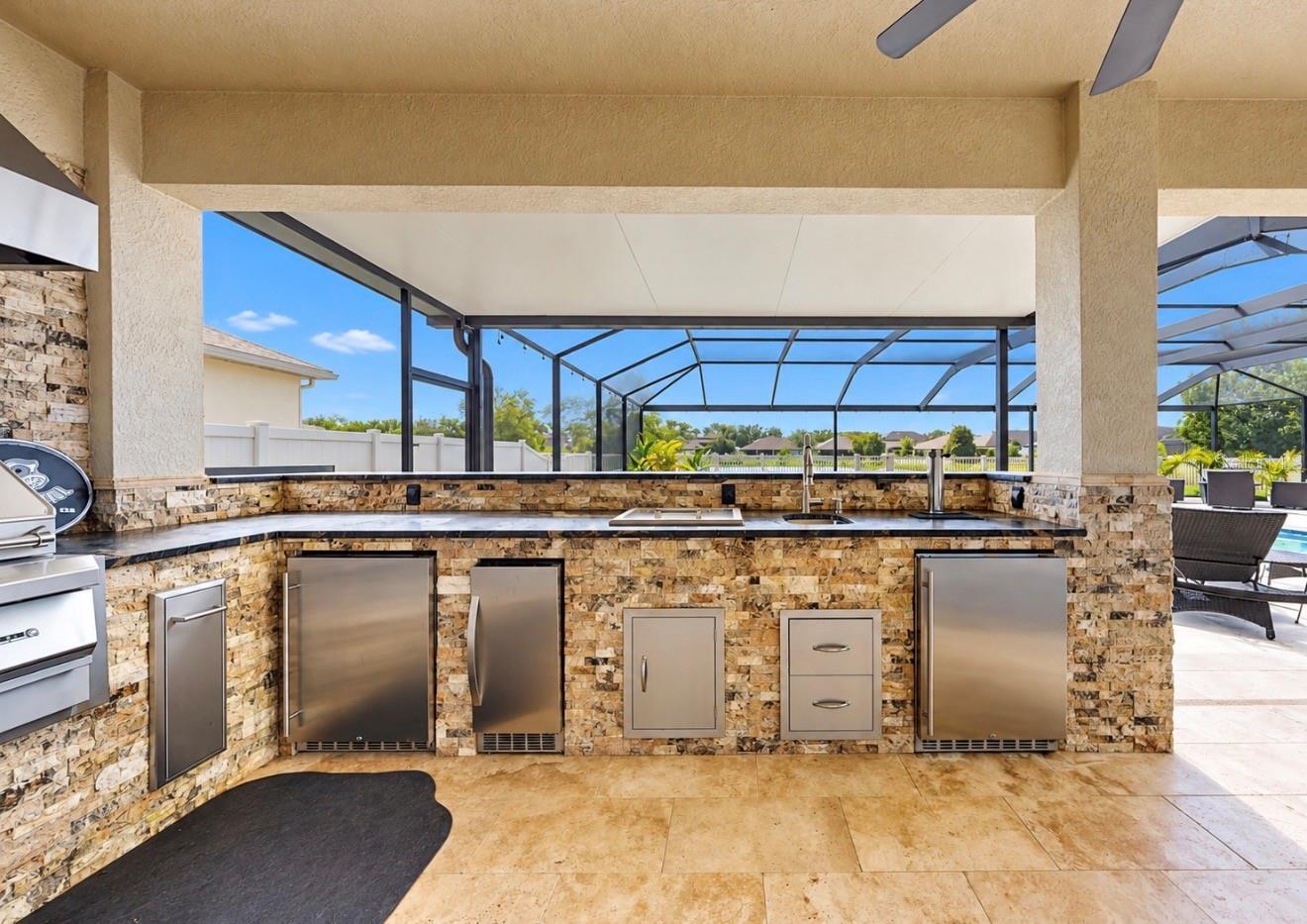 OUTDOOR KITCHEN