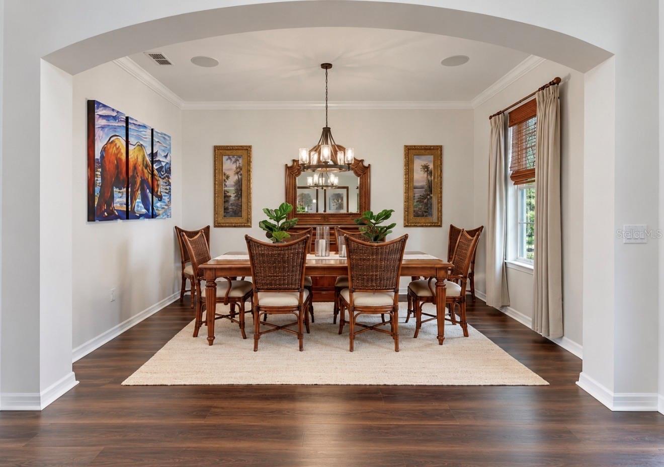 FORMAL DINING ROOM FORMAL DINING ROOM