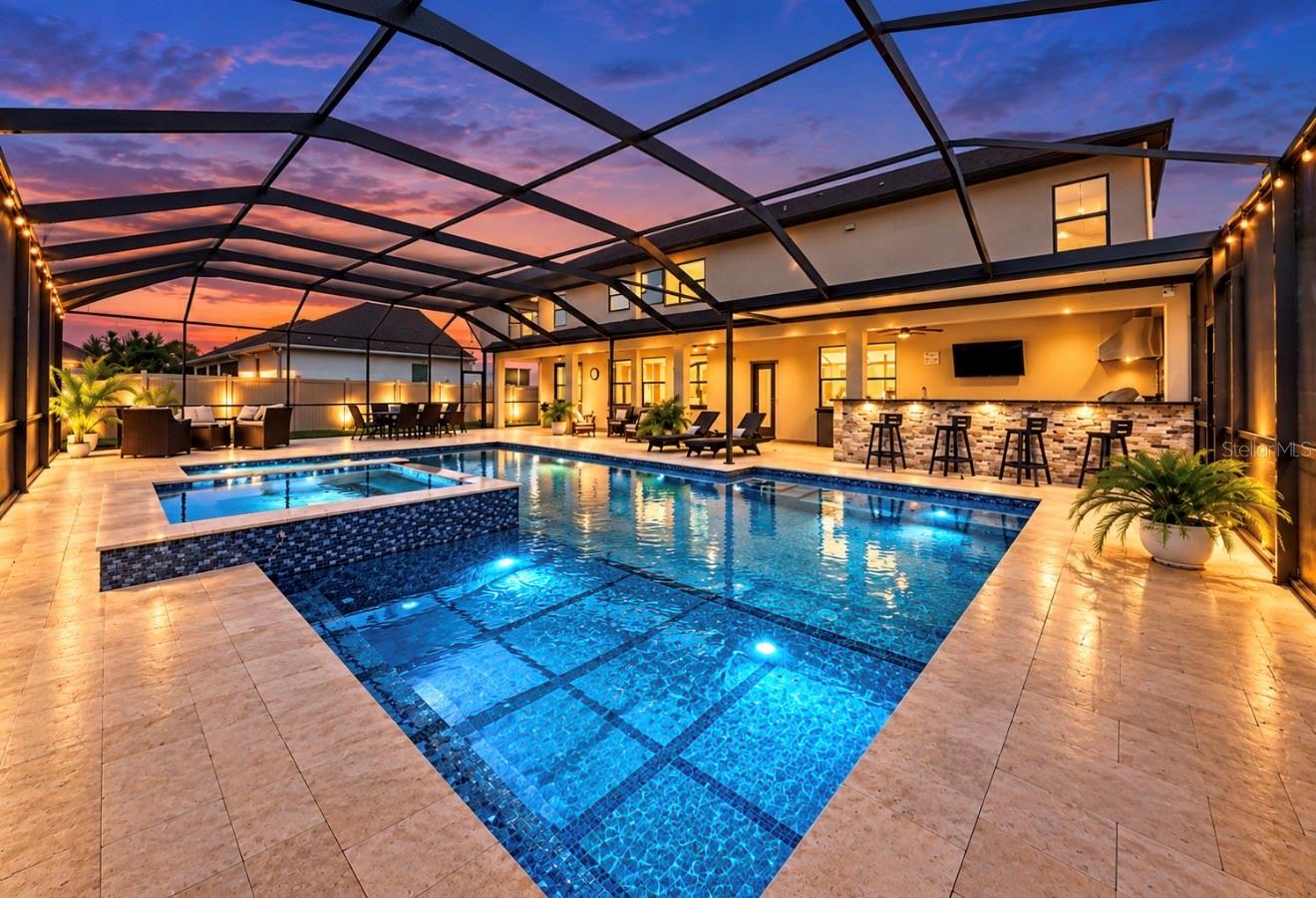 10 PERSON HOT TUB