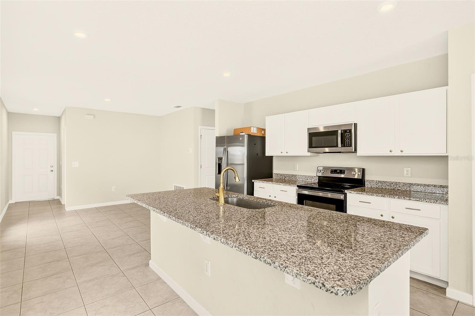 KITCHEN ALL APPLIANCES