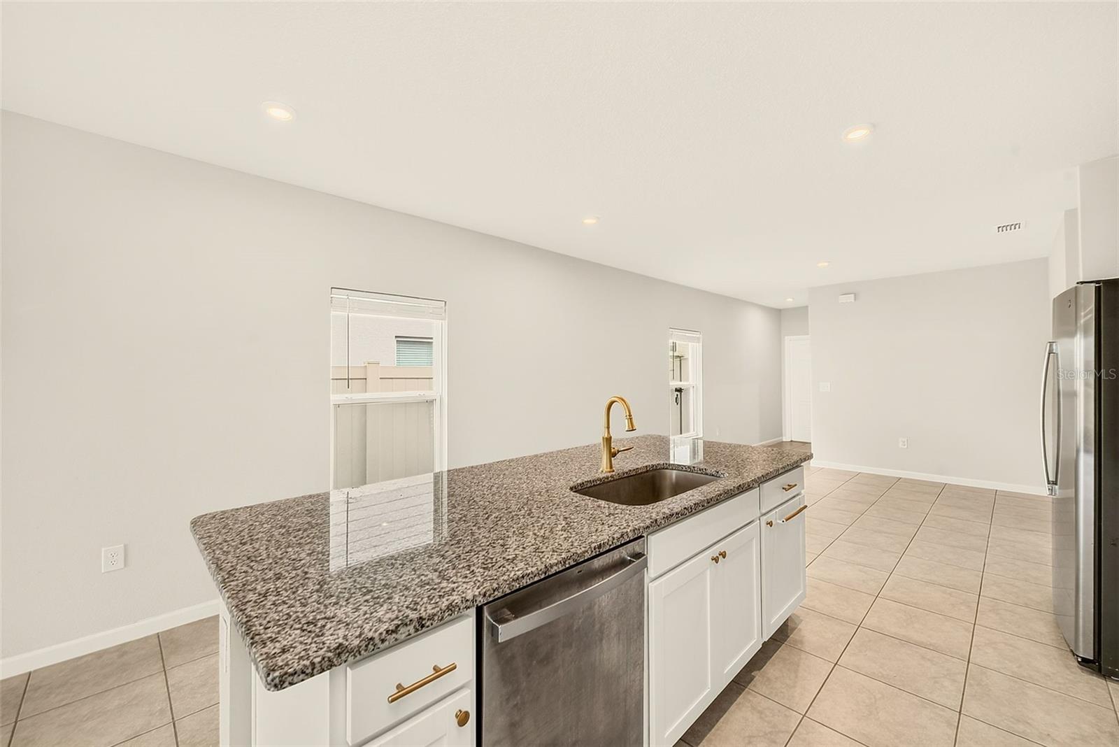 KITCHEN ISLAND