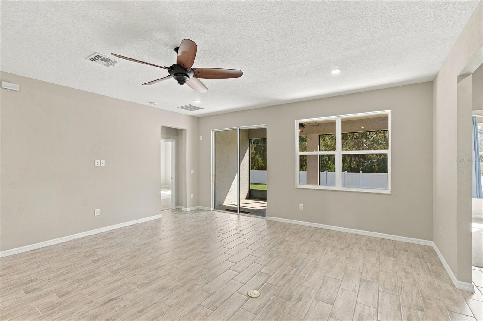 Living Room with ceiling fan