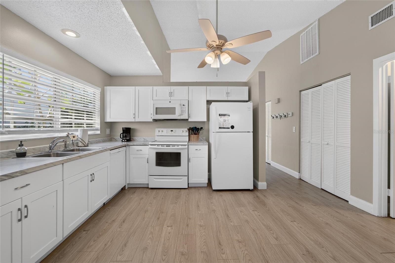 16216 RAMBLING VINE DRIVE W, Tampa, FL 33624