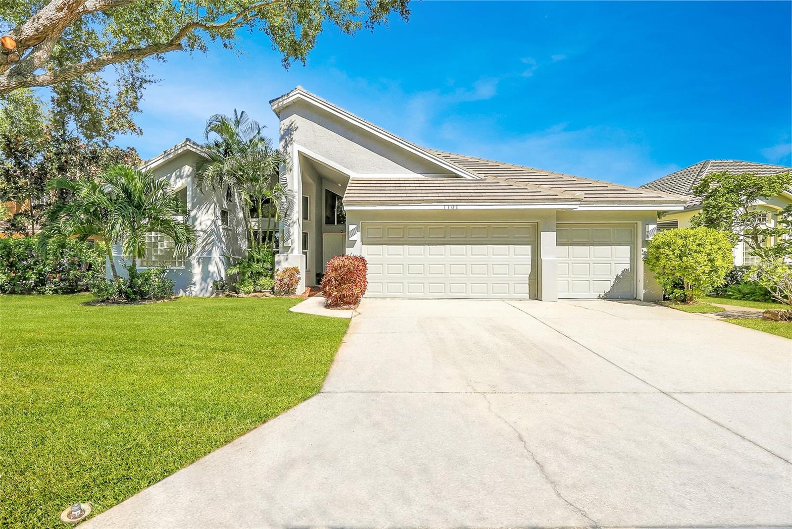 Welcome to this stunning single-level 4/3.5/3 in Placido Bayou. Welcome to this stunning single-level 4/3.5/3 in Placido Bayou.