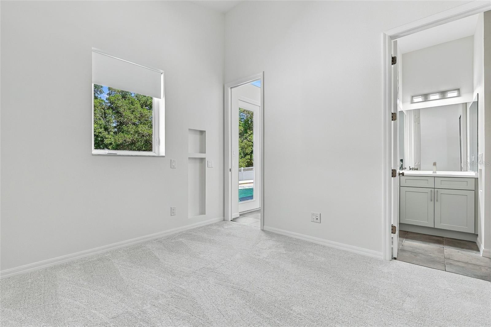 1101 DARLINGTON OAK DRIVE NE, St Petersburg, FL 33703