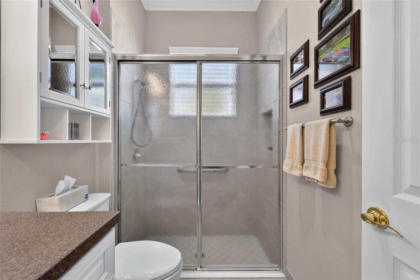 En-suite Bath 3