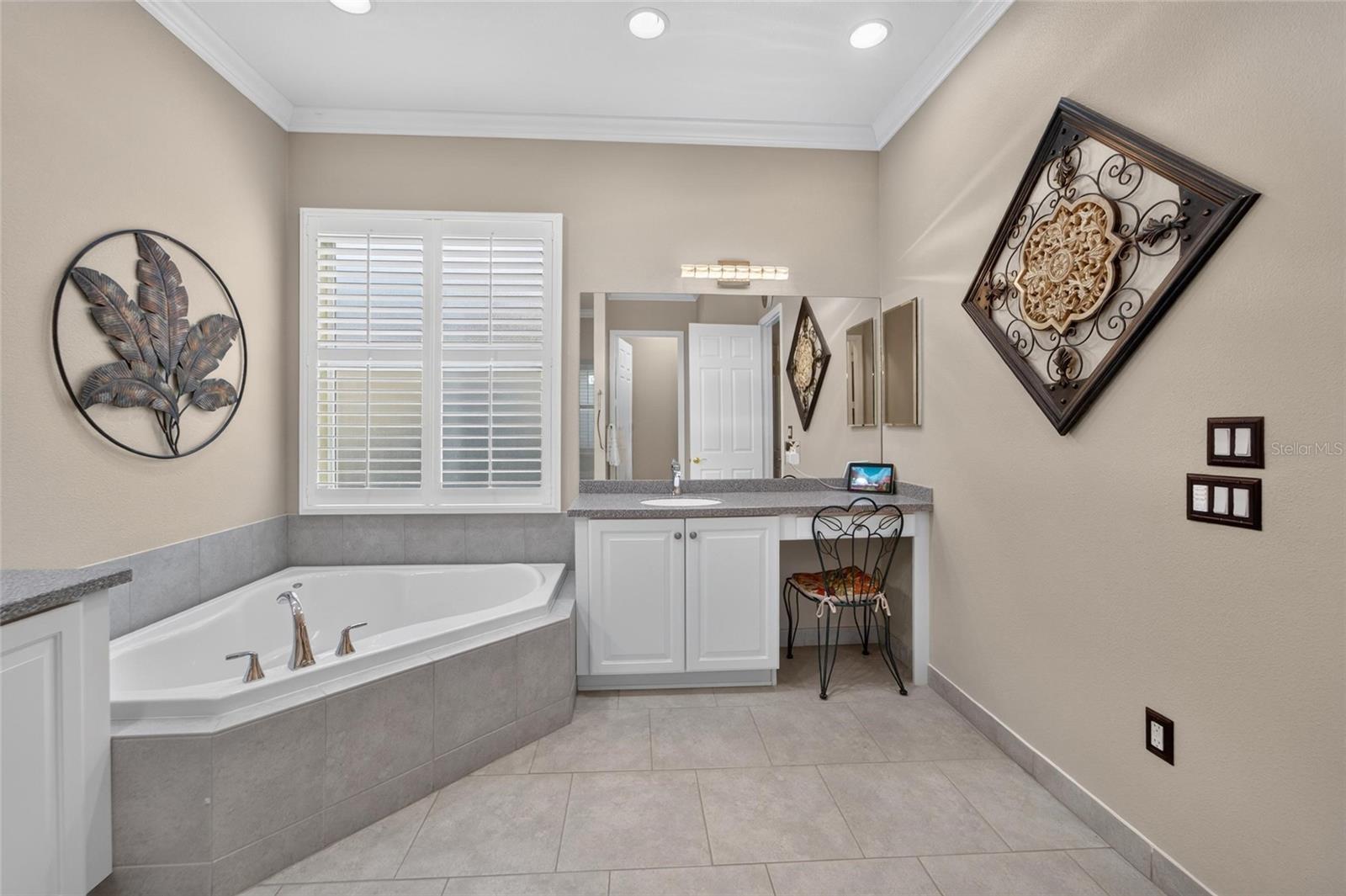 Primary Bathroom w/Dual Split Sinks
