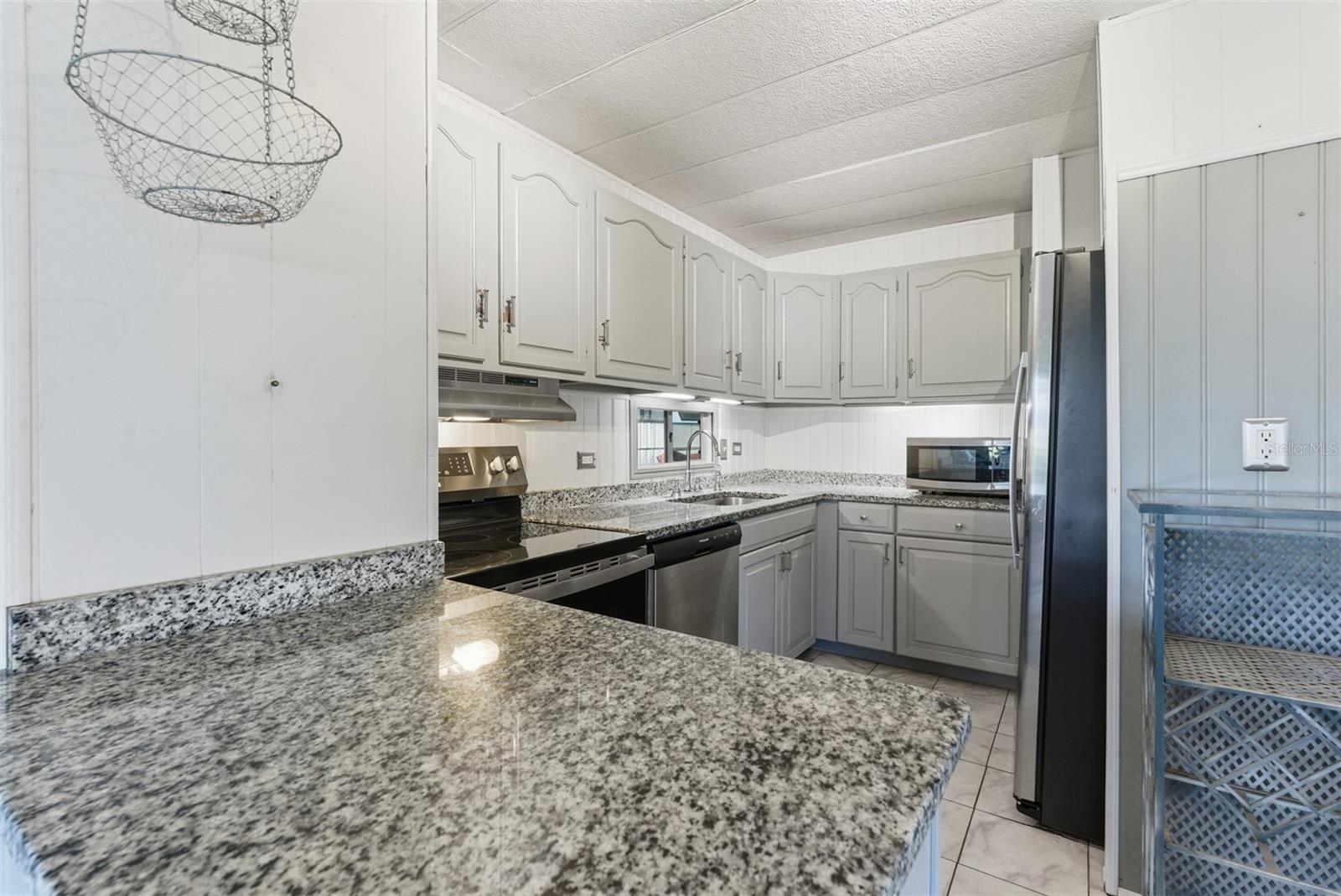 6147 RIDGEWOOD DRIVE, Zephyrhills, FL 33542