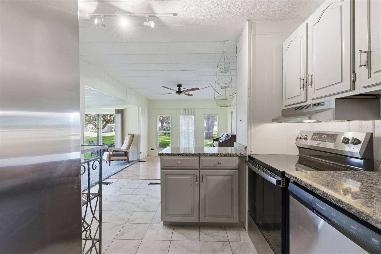 6147 RIDGEWOOD DRIVE, Zephyrhills, FL 33542