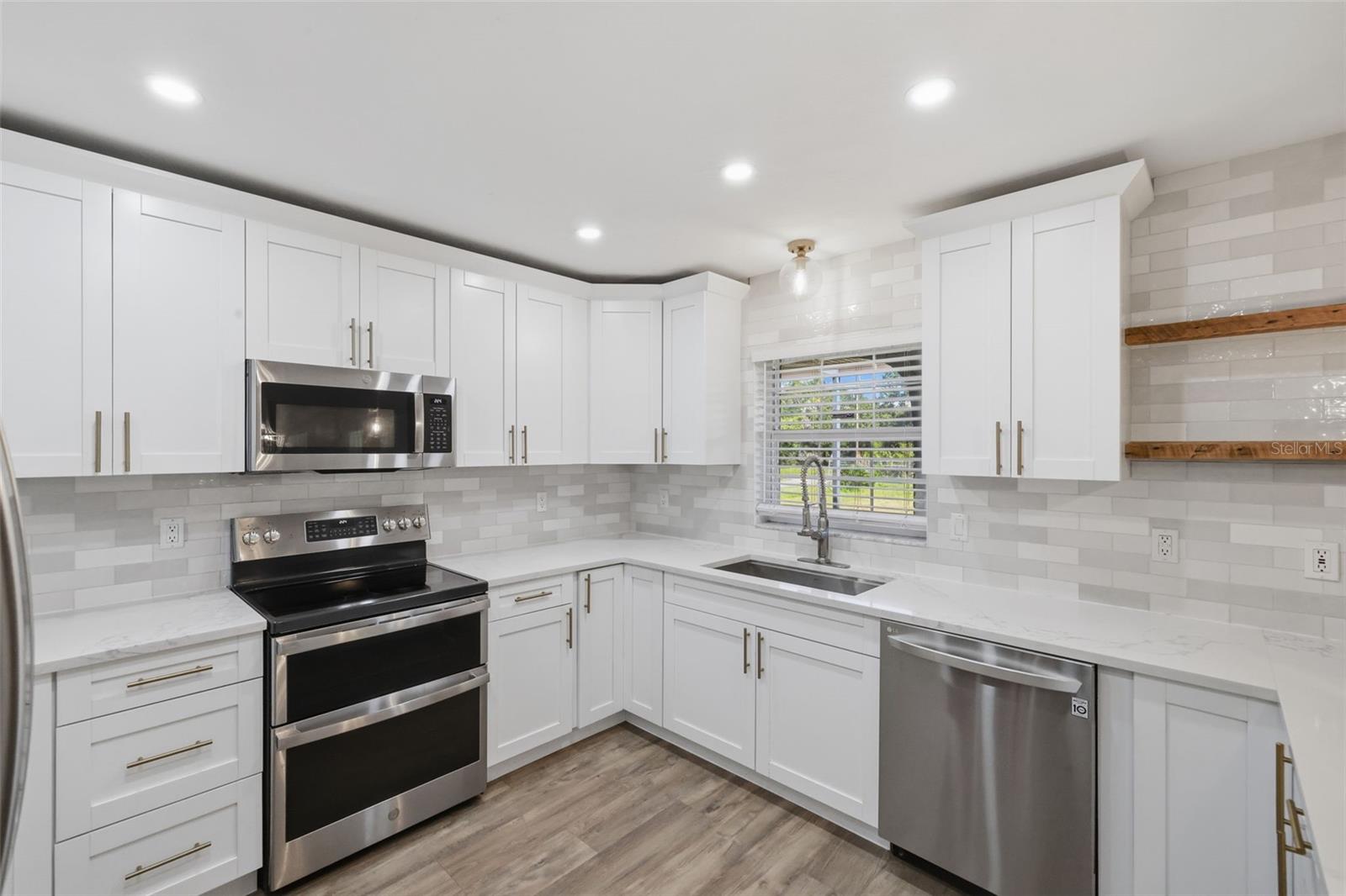 11711 MESSLER ROAD, Gibsonton, FL 33534 11711 MESSLER ROAD, Gibsonton, FL 33534