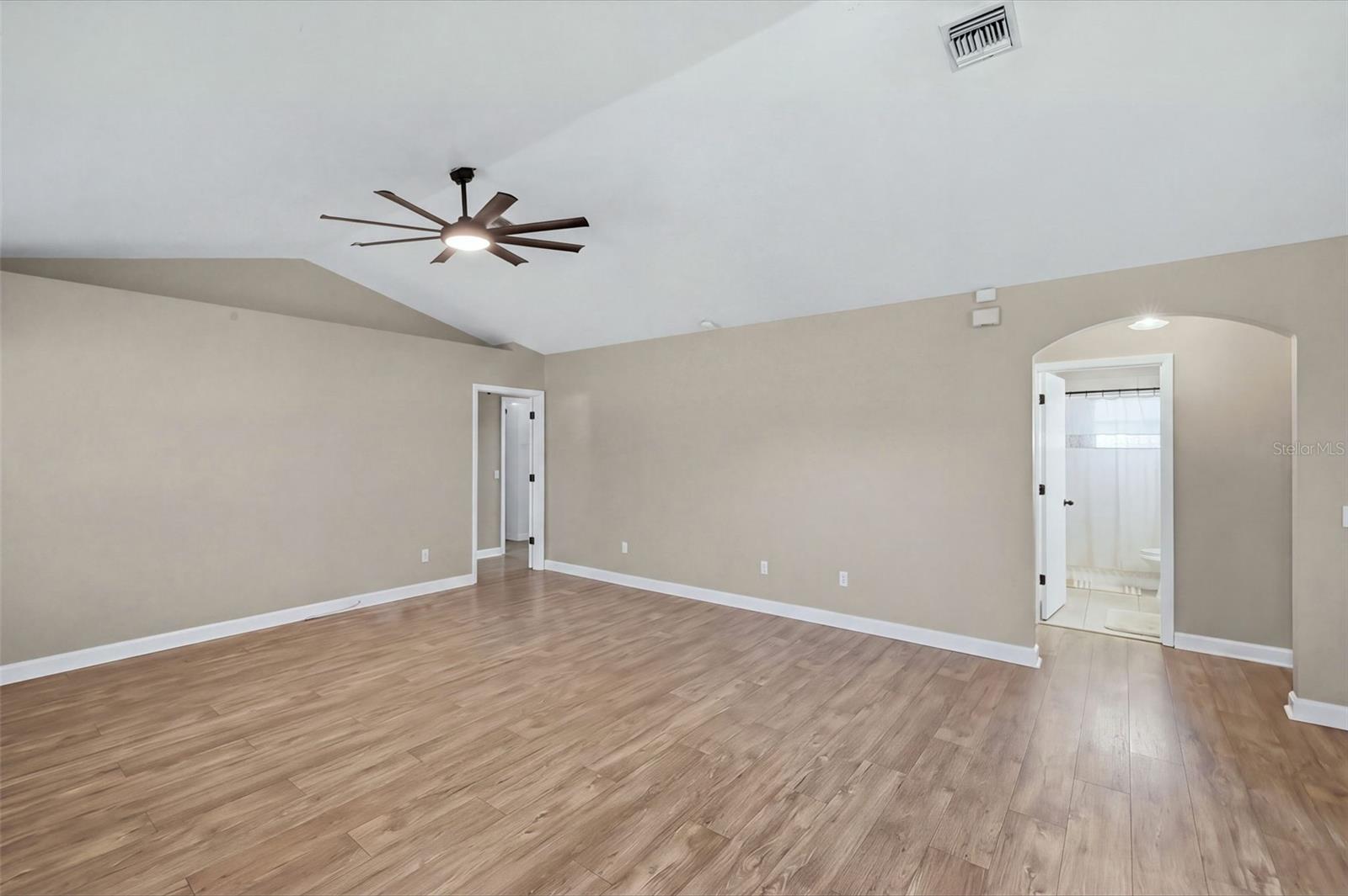 11711 MESSLER ROAD, Gibsonton, FL 33534