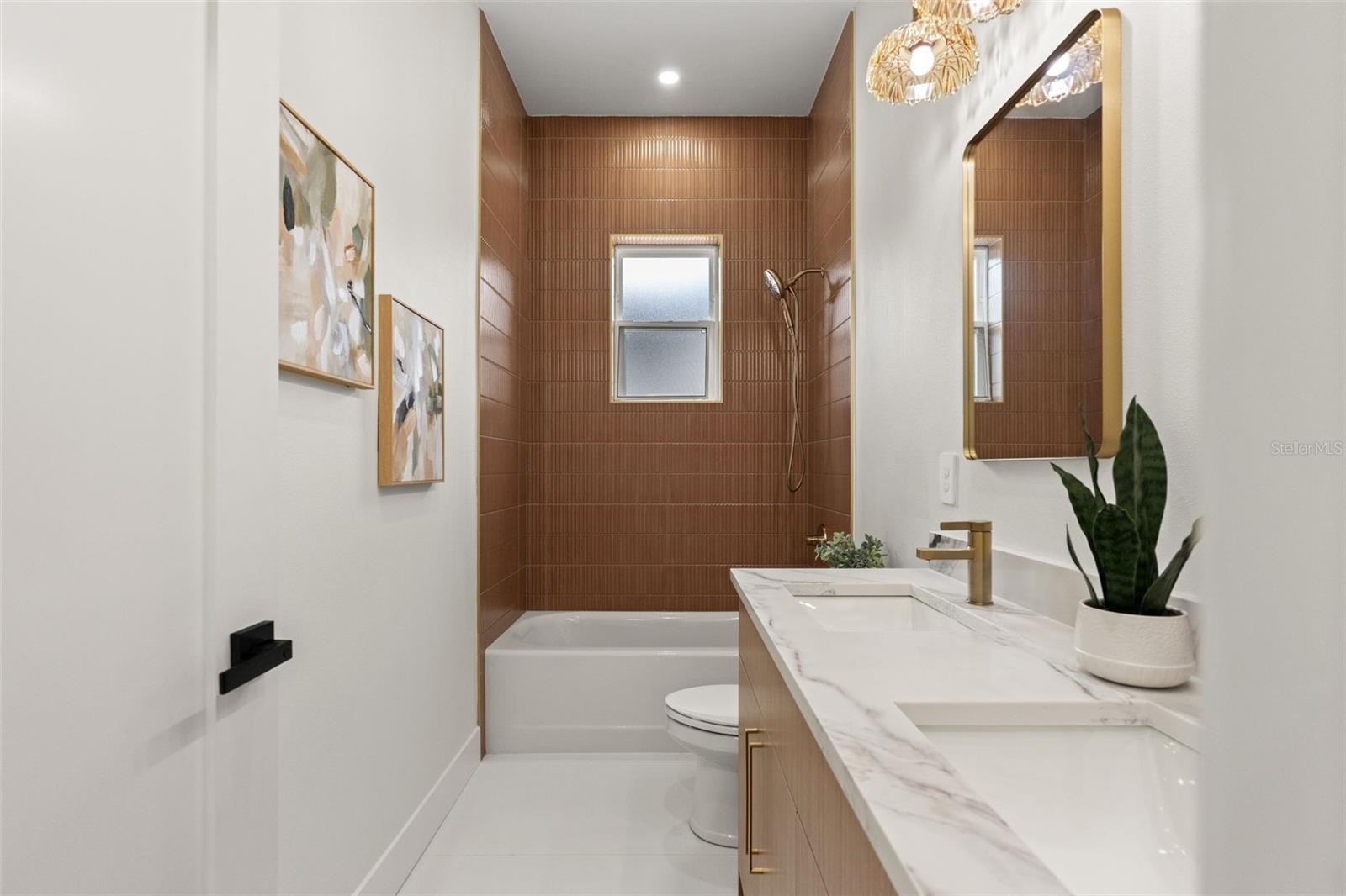 secondary upstairs bath