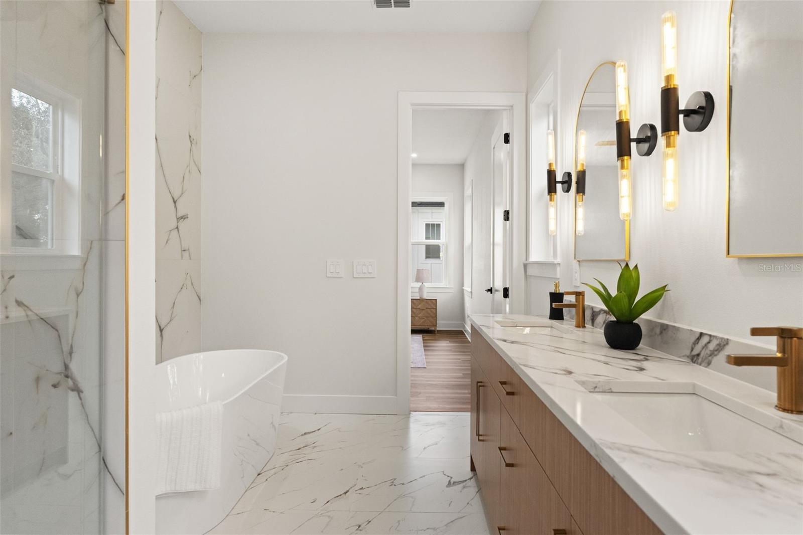 Dual sinks