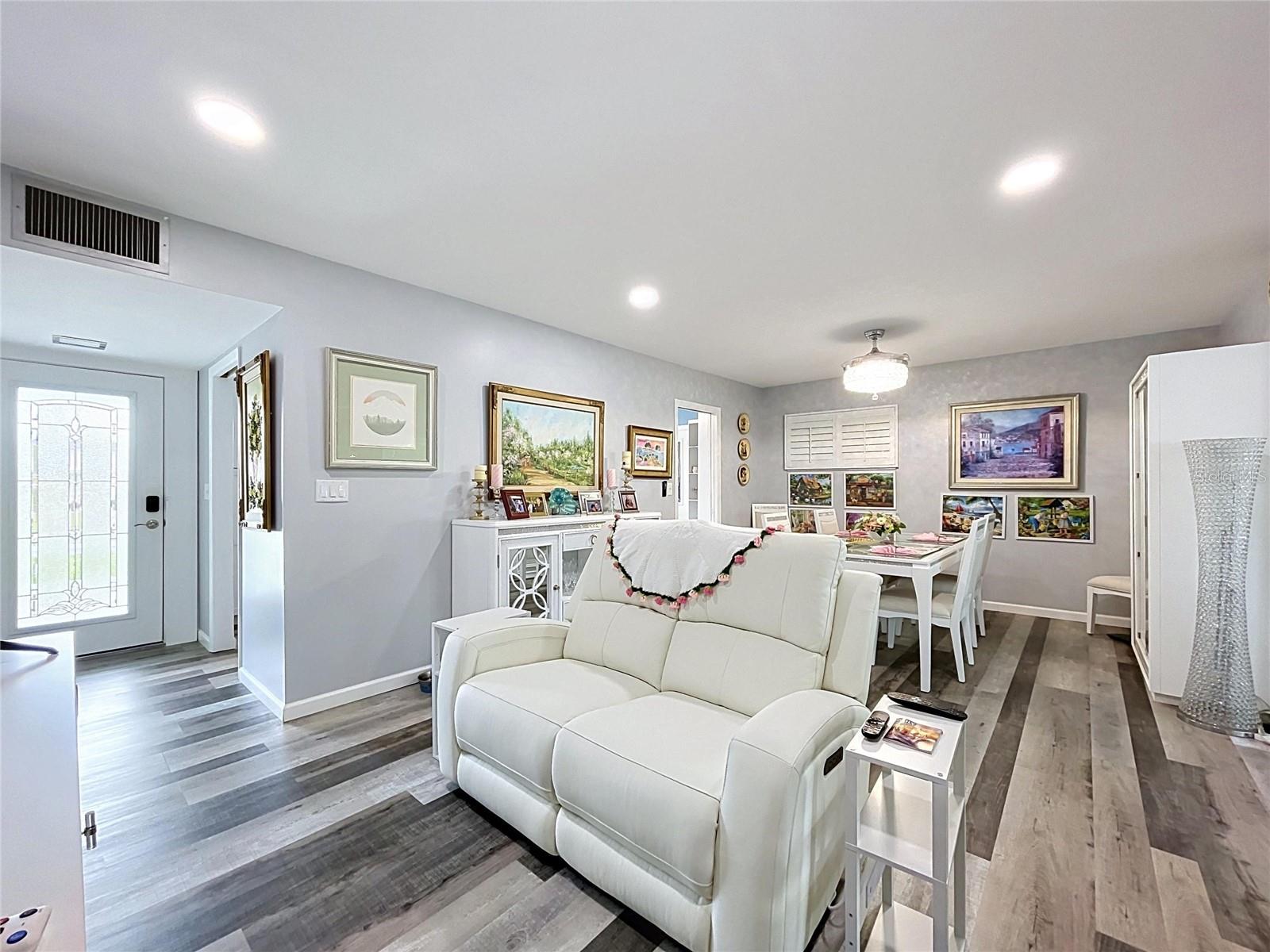 621 OAKMONT AVENUE, Sun City Center, FL 33573
