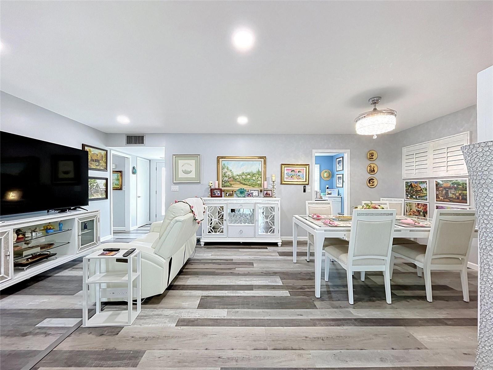 621 OAKMONT AVENUE, Sun City Center, FL 33573