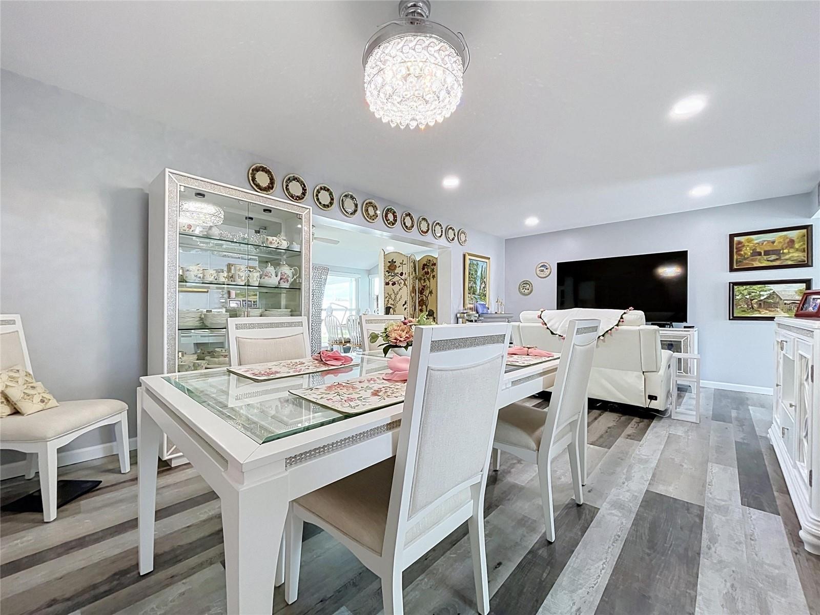 621 OAKMONT AVENUE, Sun City Center, FL 33573