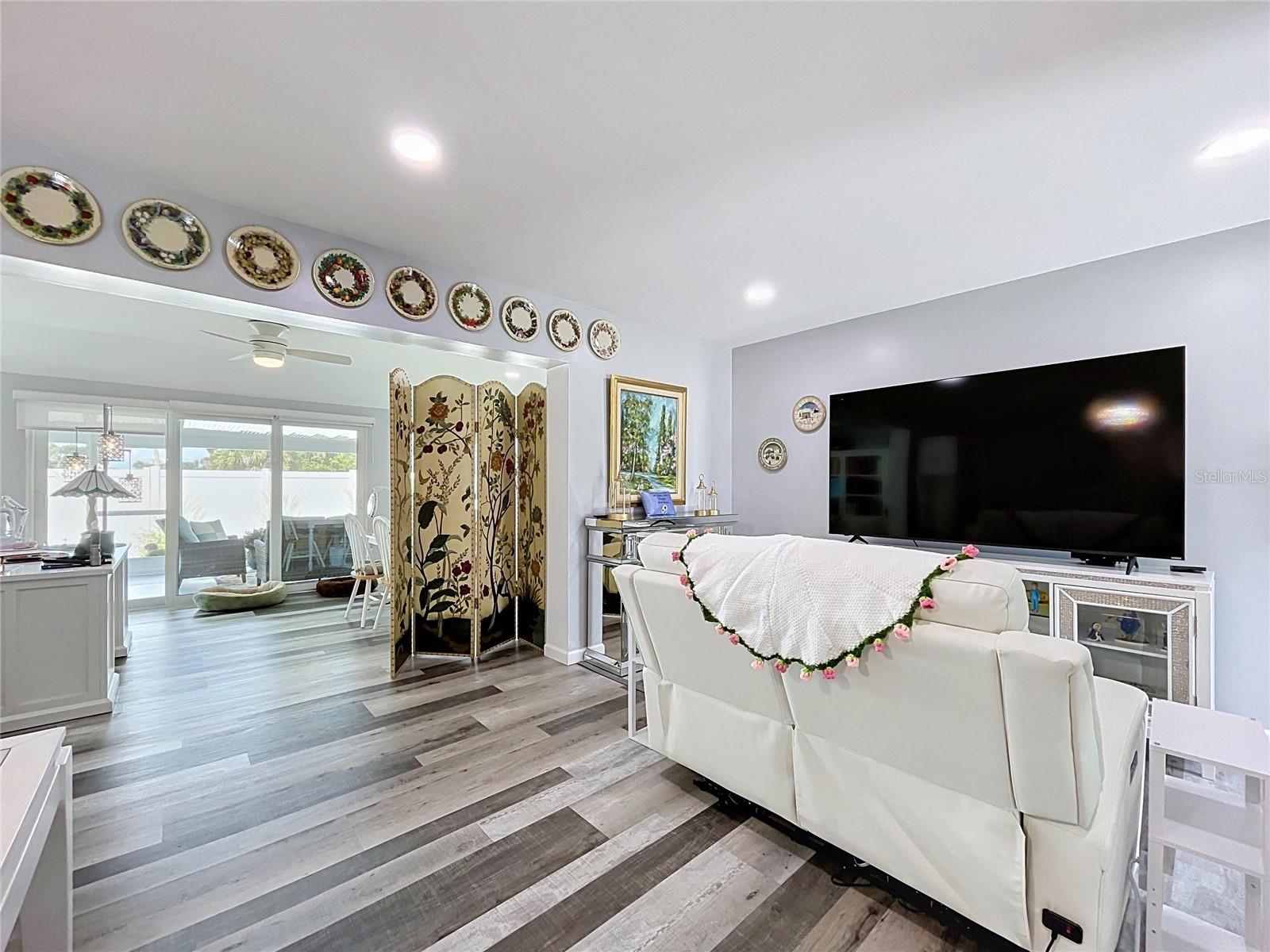 621 OAKMONT AVENUE, Sun City Center, FL 33573