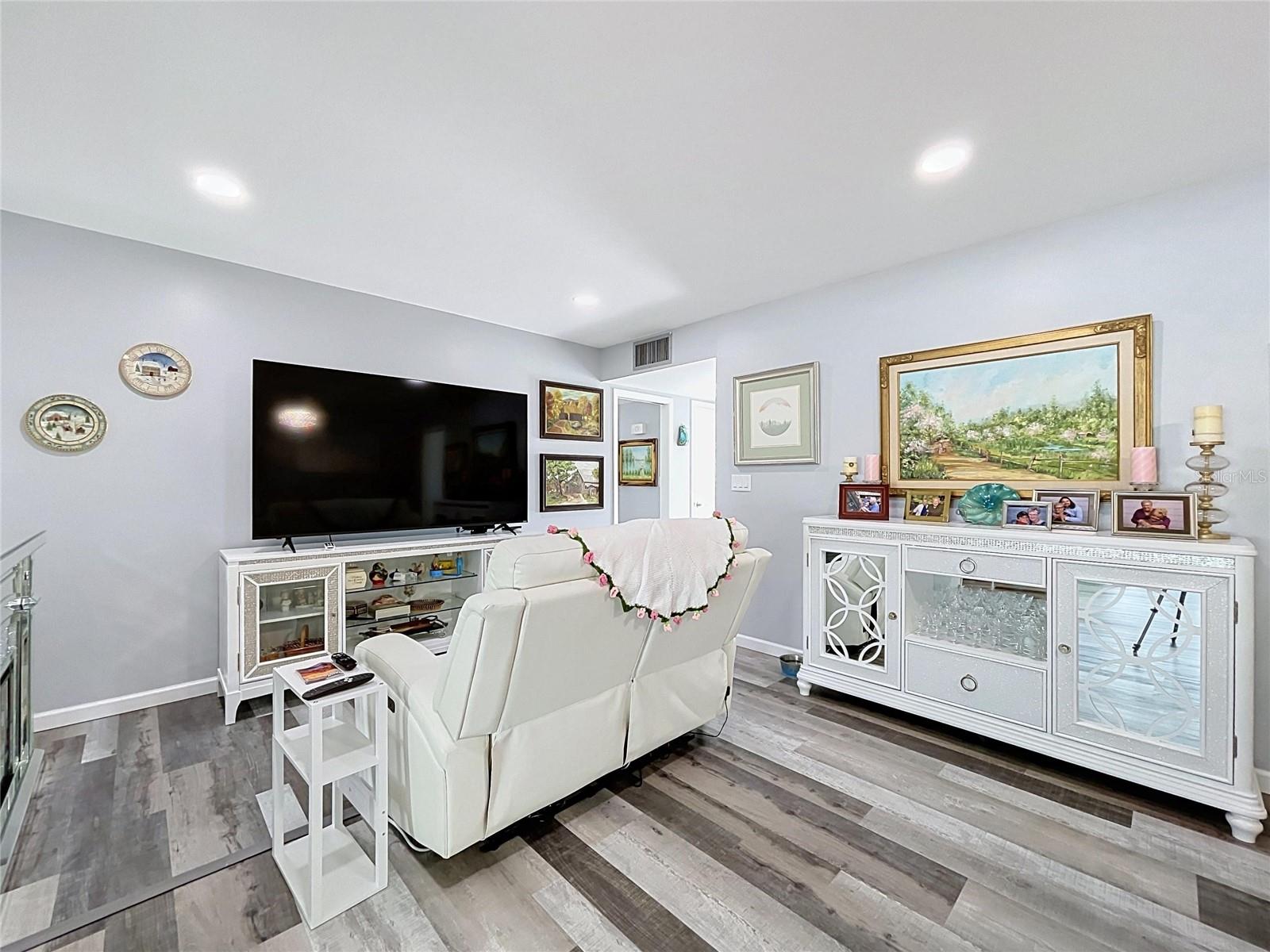 621 OAKMONT AVENUE, Sun City Center, FL 33573