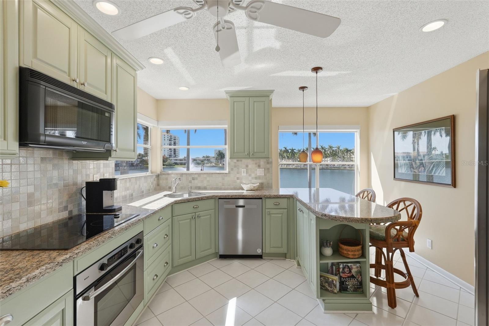 6100 BAHIA DEL MAR CIRCLE, #204, St Petersburg, FL 33715