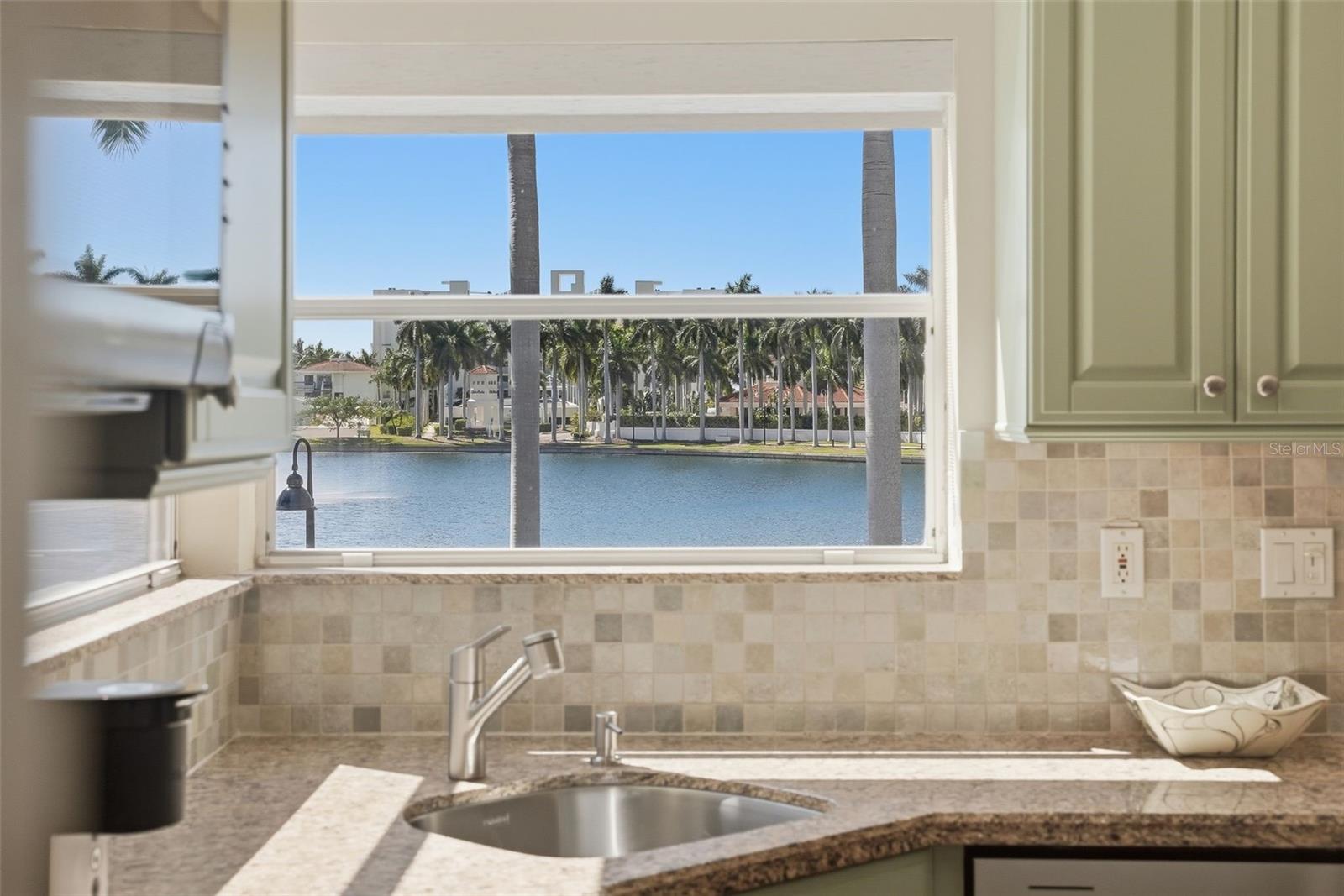 6100 BAHIA DEL MAR CIRCLE, #204, St Petersburg, FL 33715