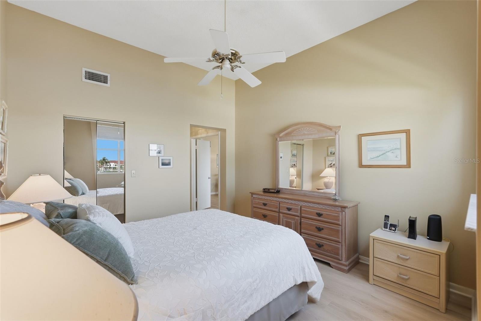 6100 BAHIA DEL MAR CIRCLE, #204, St Petersburg, FL 33715