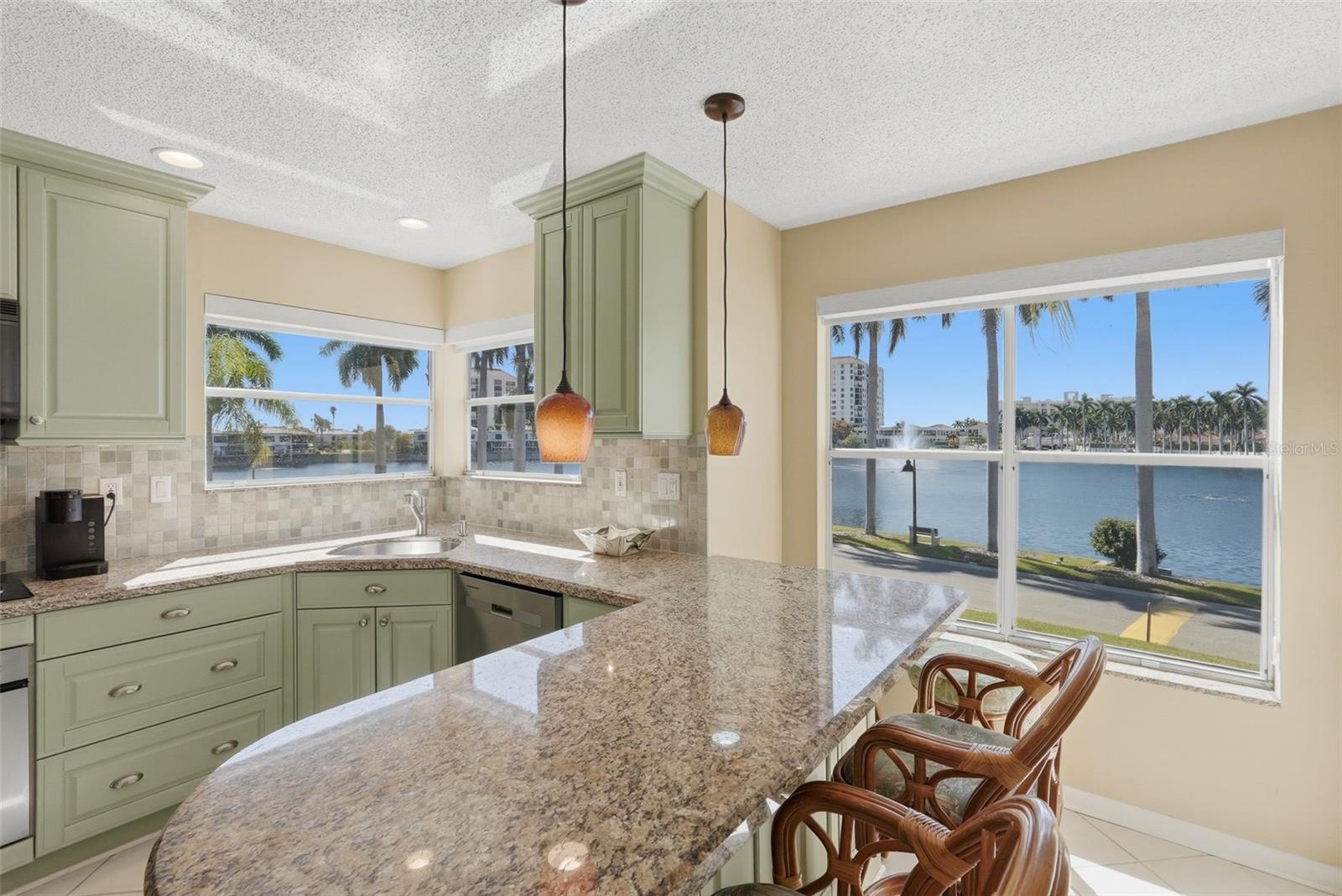 6100 BAHIA DEL MAR CIRCLE, #204, St Petersburg, FL 33715