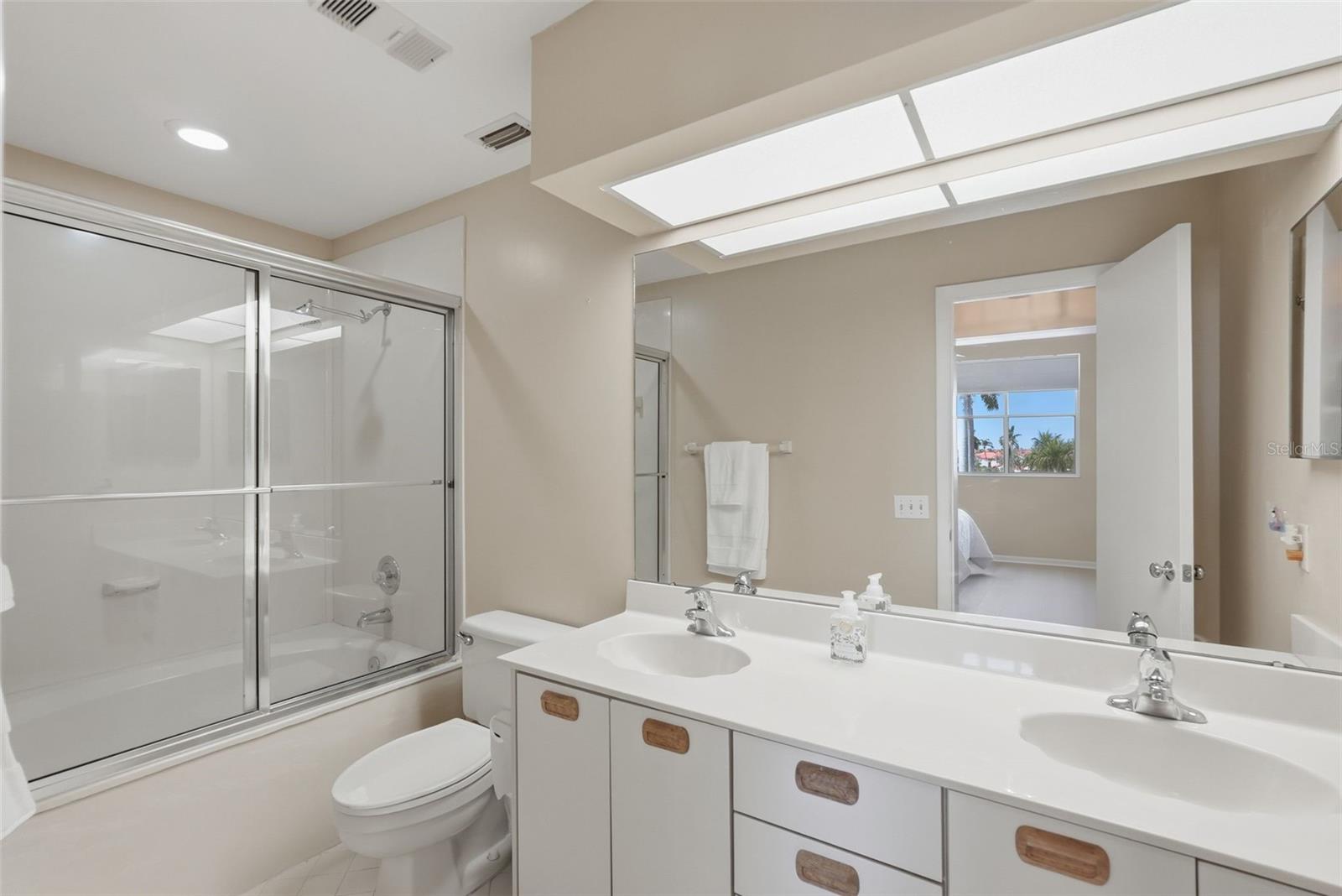6100 BAHIA DEL MAR CIRCLE, #204, St Petersburg, FL 33715