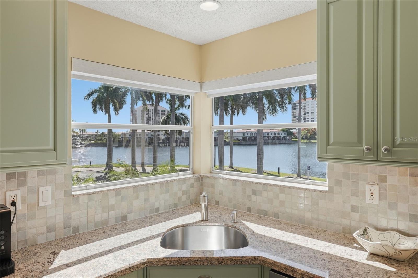 6100 BAHIA DEL MAR CIRCLE, #204, St Petersburg, FL 33715