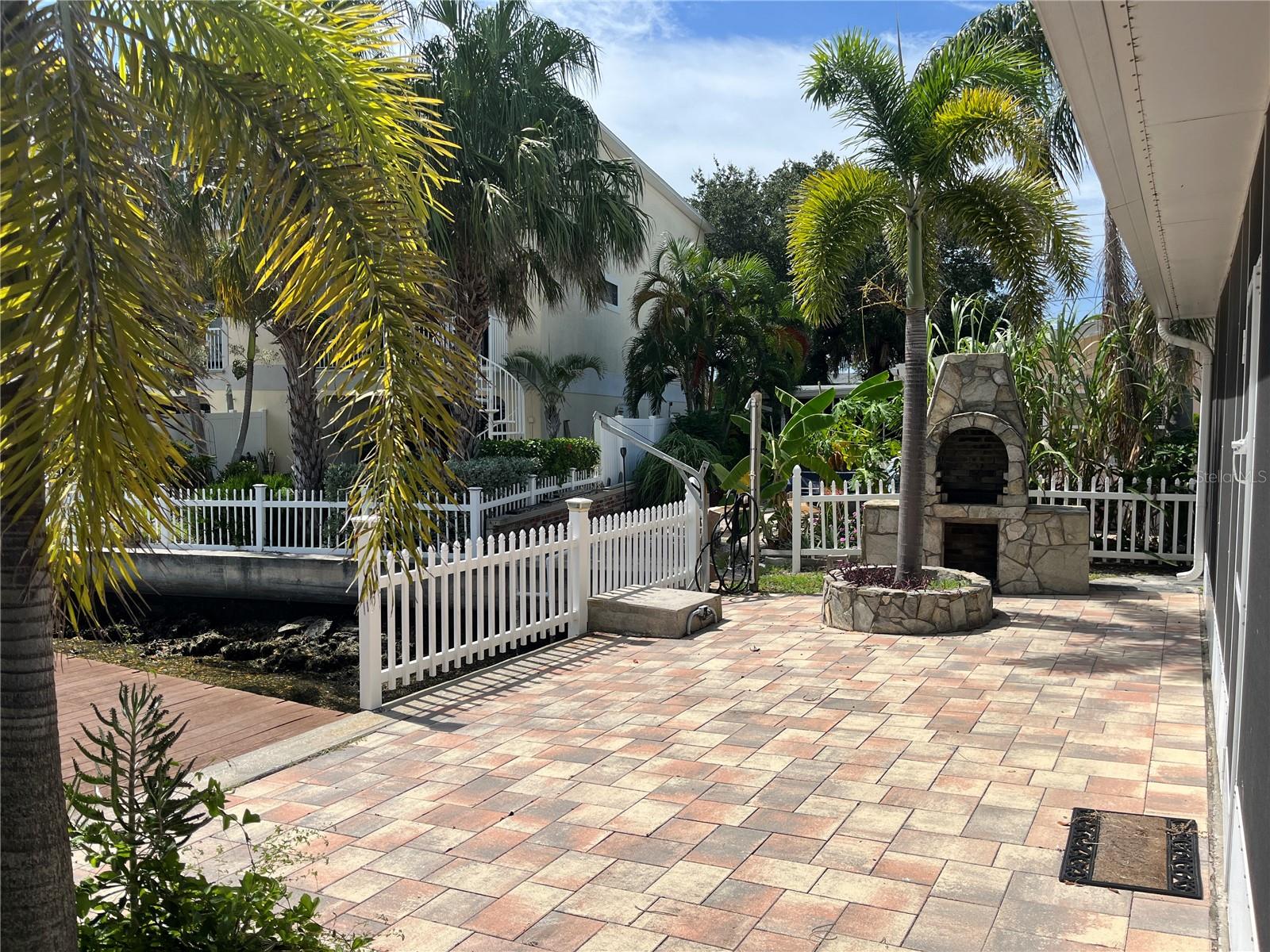 Nice patio are for entertaining