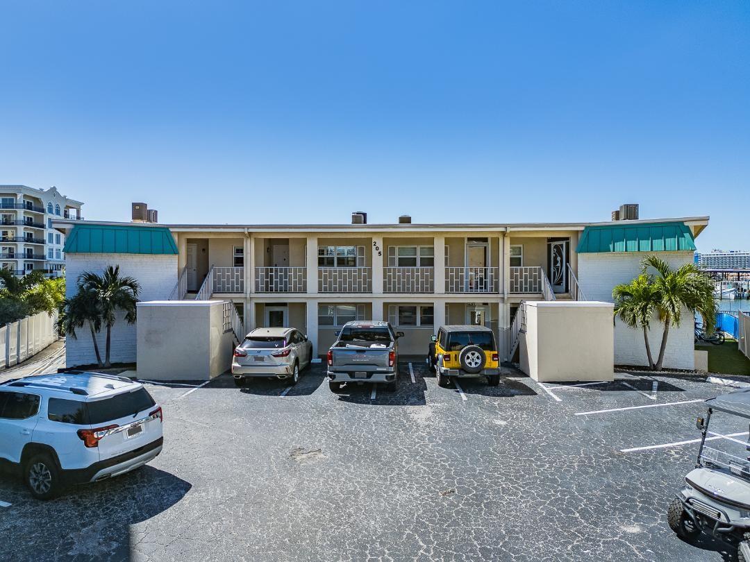205 DOLPHIN POINT, #6, Clearwater, FL 33767