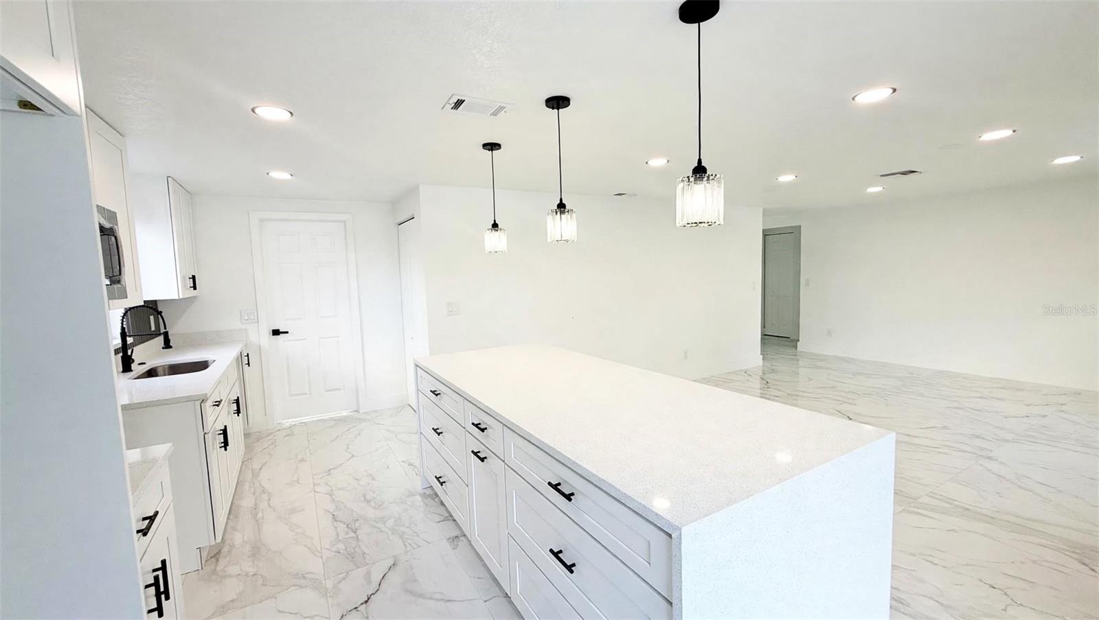 6807 WHITE CLIFFS WAY, Tampa, FL 33625