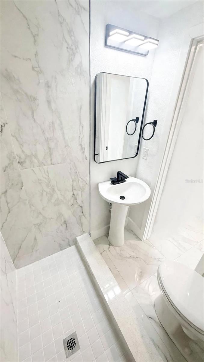 6807 WHITE CLIFFS WAY, Tampa, FL 33625