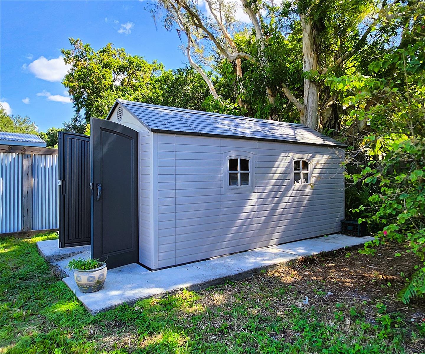 4711 26th Ave W Bradenton FL 34209: SHED INCLUDED!  SFH, FLOOD ZONE X! NO HOA, LOT: 102W x 135D, Fully Fenced-in, 3/2, 1656sf, POOL, Propane Gas Fireplace and Water Heater, City Utilities, New Long-Lasting Rubber Mulch
