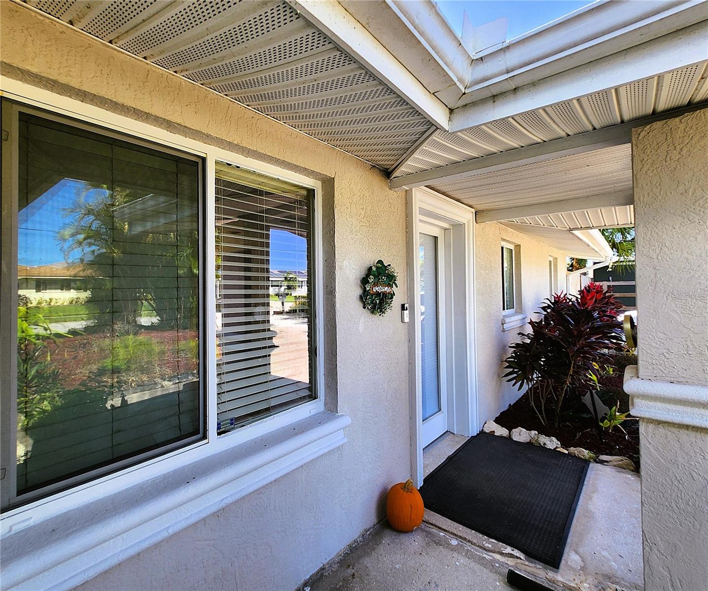 4711 26th Ave W Bradenton FL 34209: OVERHANGS at least 24"