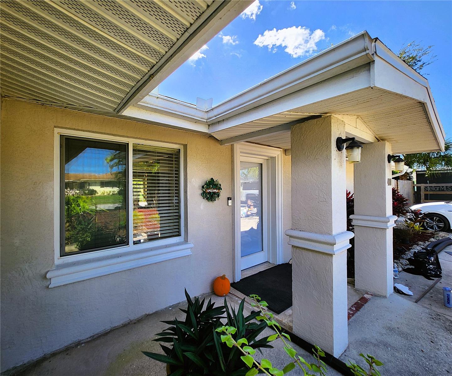 4711 26th Ave W Bradenton FL 34209: OVERHANGS at least 24"