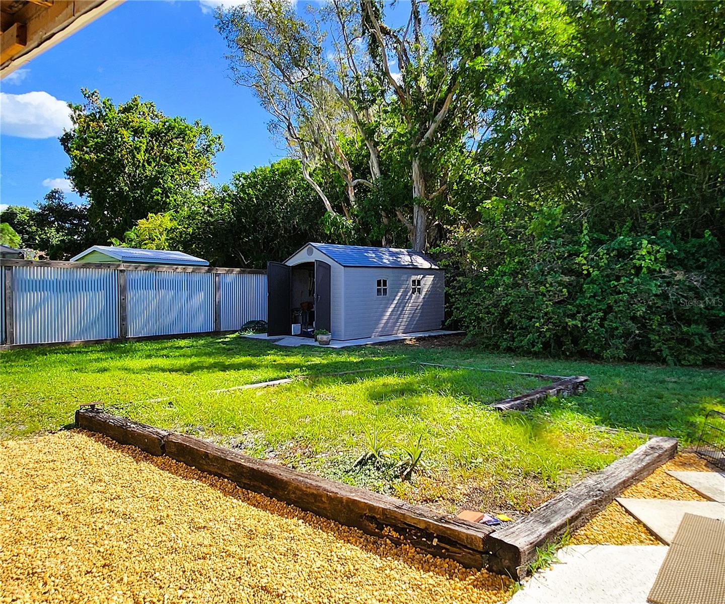 4711 26th Ave W Bradenton FL 34209: SFH, FLOOD ZONE X! NO HOA, LOT: 102W x 135D, Fully Fenced-in, 3/2, 1656sf, POOL, Propane Gas Fireplace and Water Heater, City Utilities, New Long-Lasting Rubber Mulch