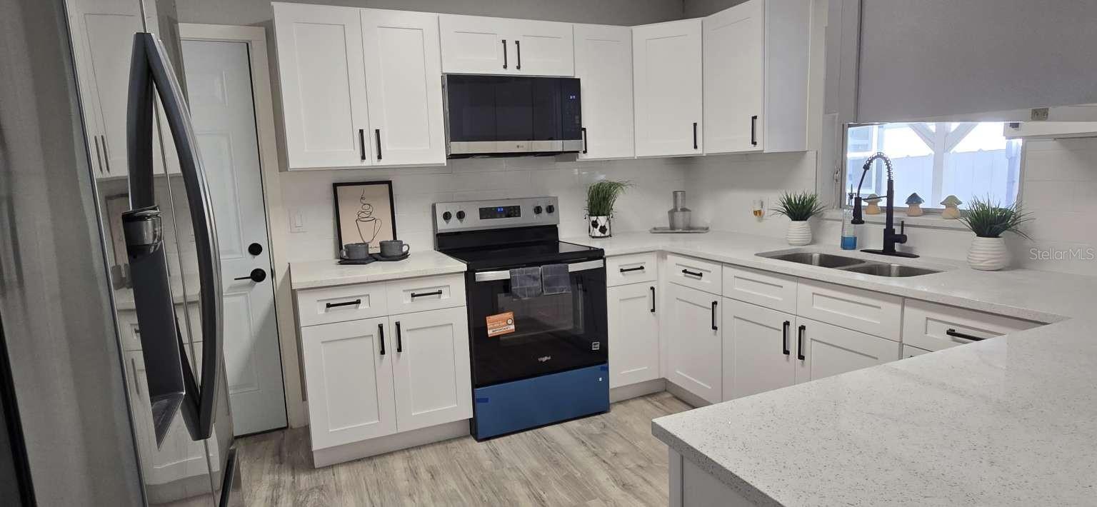 1638 PINEBERRY STREET, Lakeland, FL 33803 1638 PINEBERRY STREET, Lakeland, FL 33803