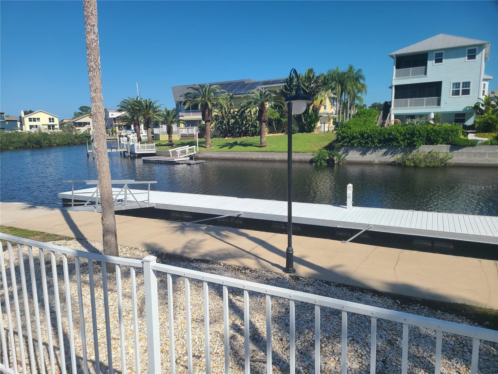 Clubhouse Floating Docks/First Come First Serve