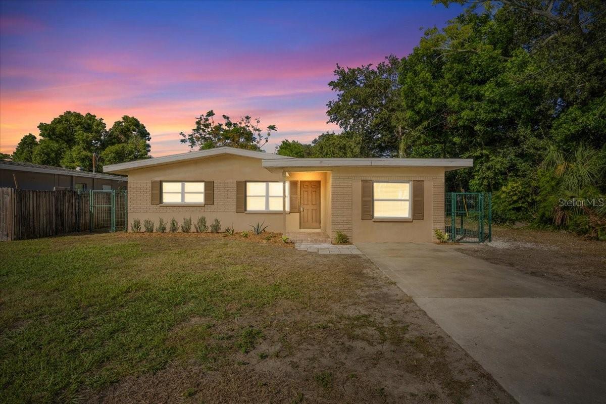 Updated 2 Bedroom 1.5 Bath NEW ROOF Updated 2 Bedroom 1.5 Bath NEW ROOF