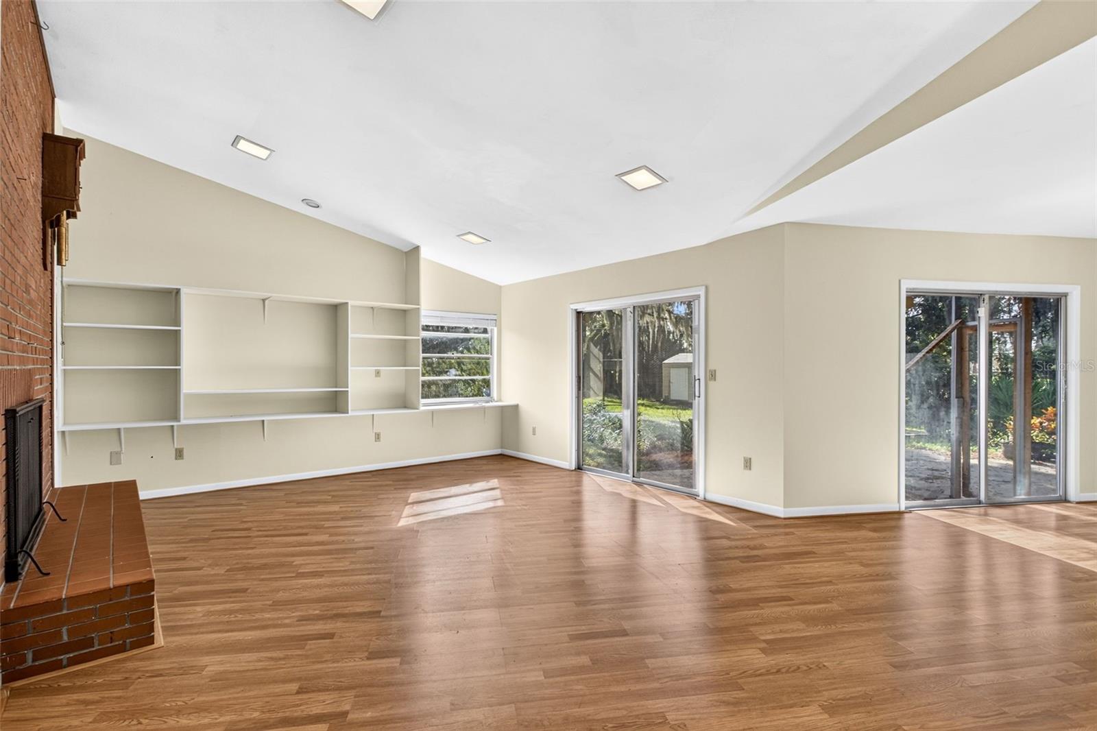 15300 LAKE IOLA ROAD, Dade City, FL 33523