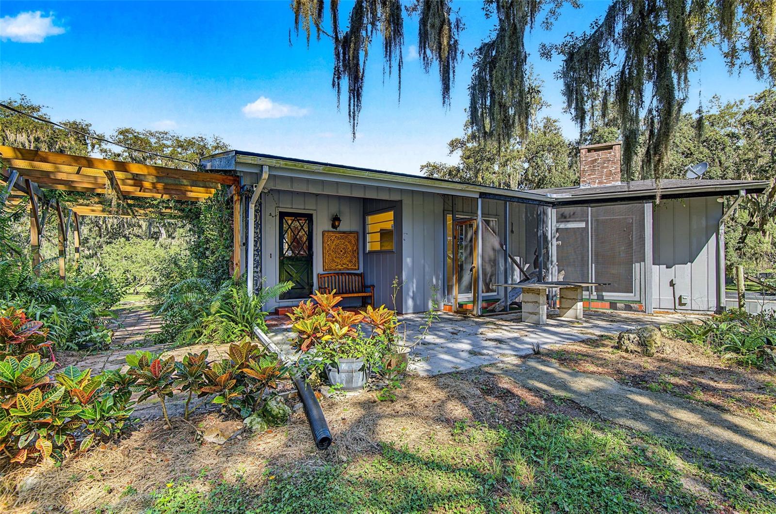 15300 LAKE IOLA ROAD, Dade City, FL 33523