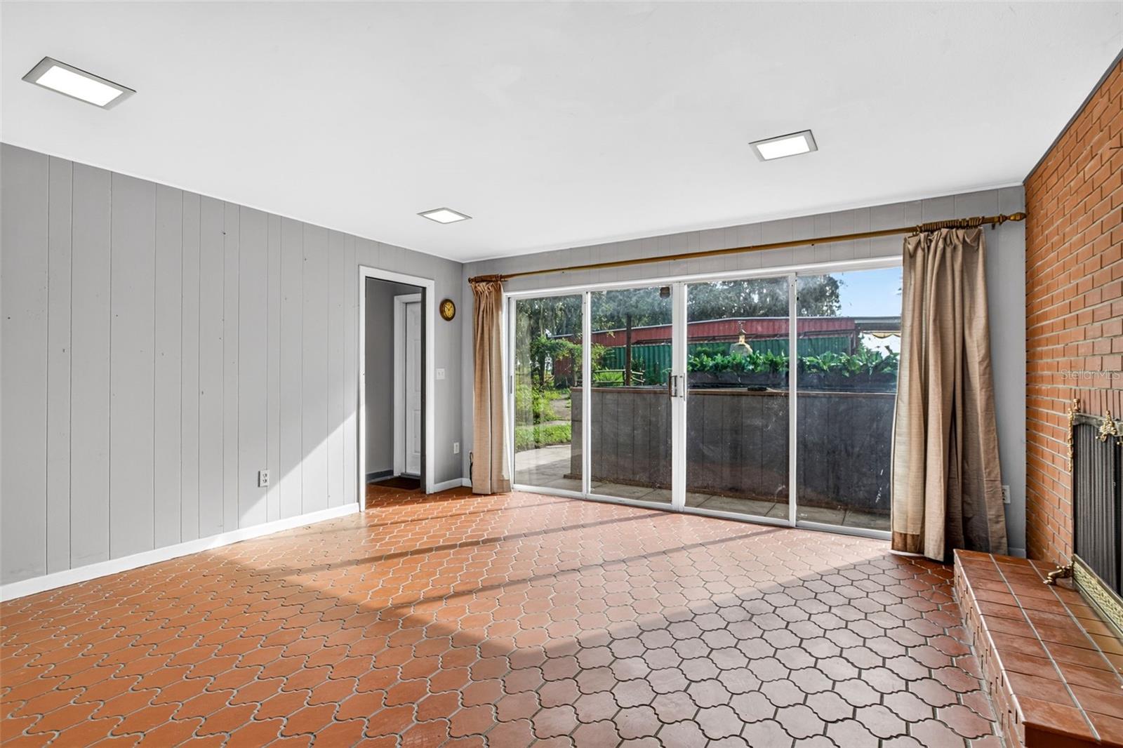 15300 LAKE IOLA ROAD, Dade City, FL 33523