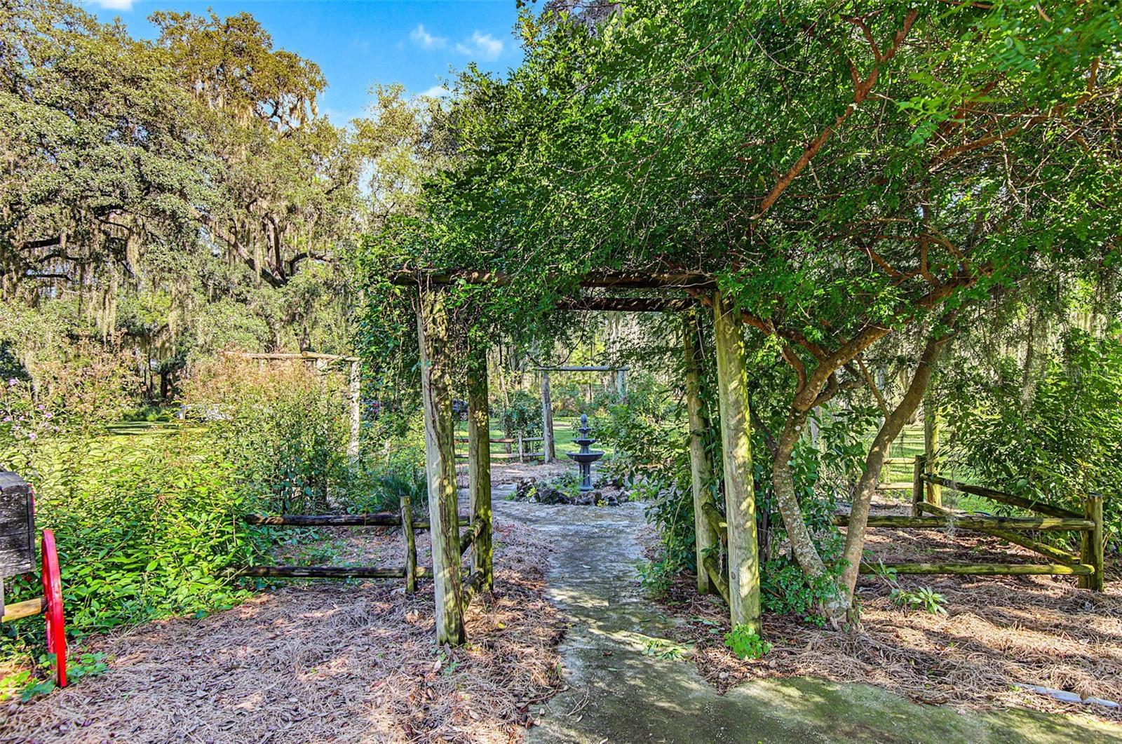 15300 LAKE IOLA ROAD, Dade City, FL 33523
