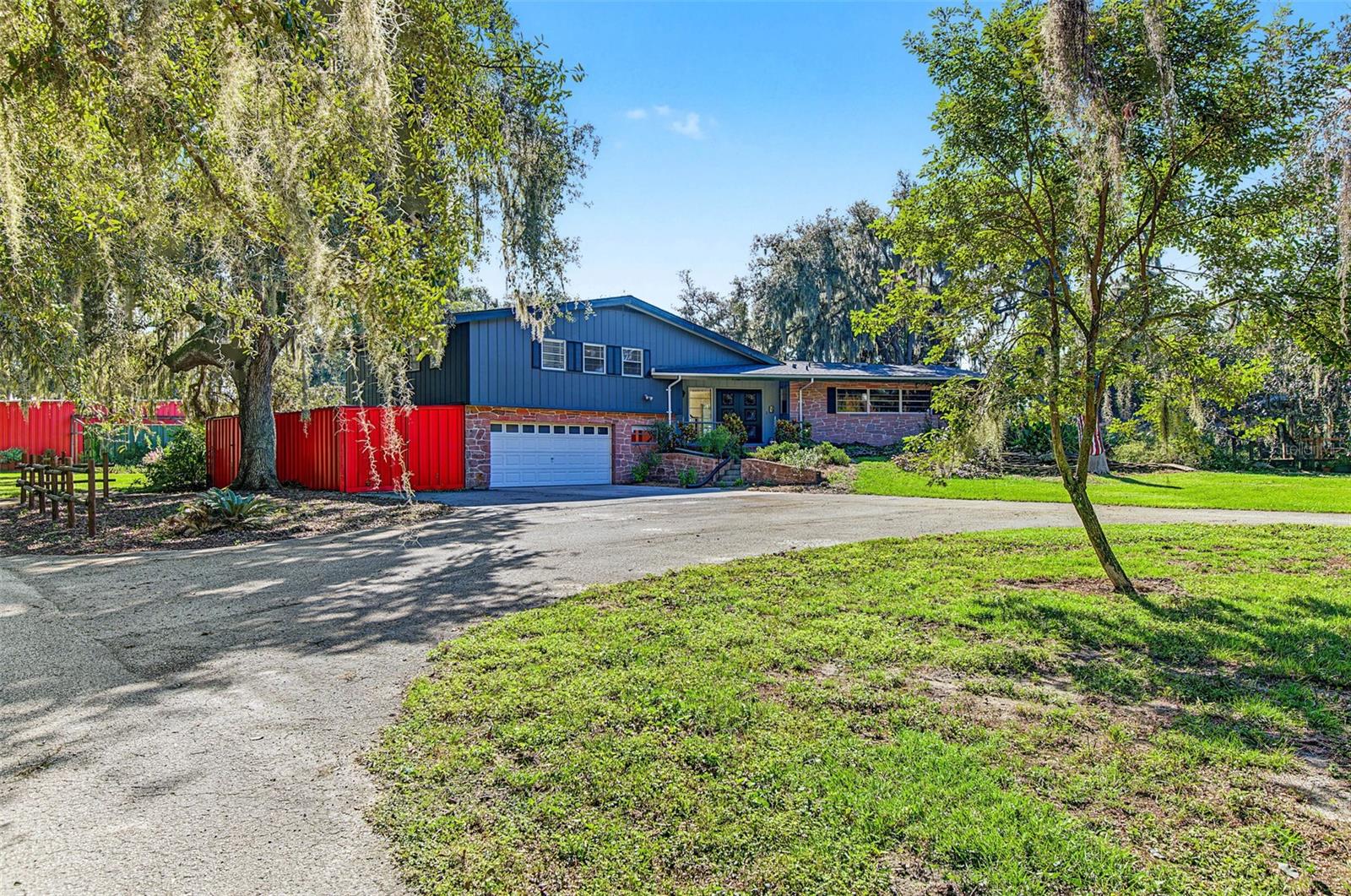 15300 LAKE IOLA ROAD, Dade City, FL 33523