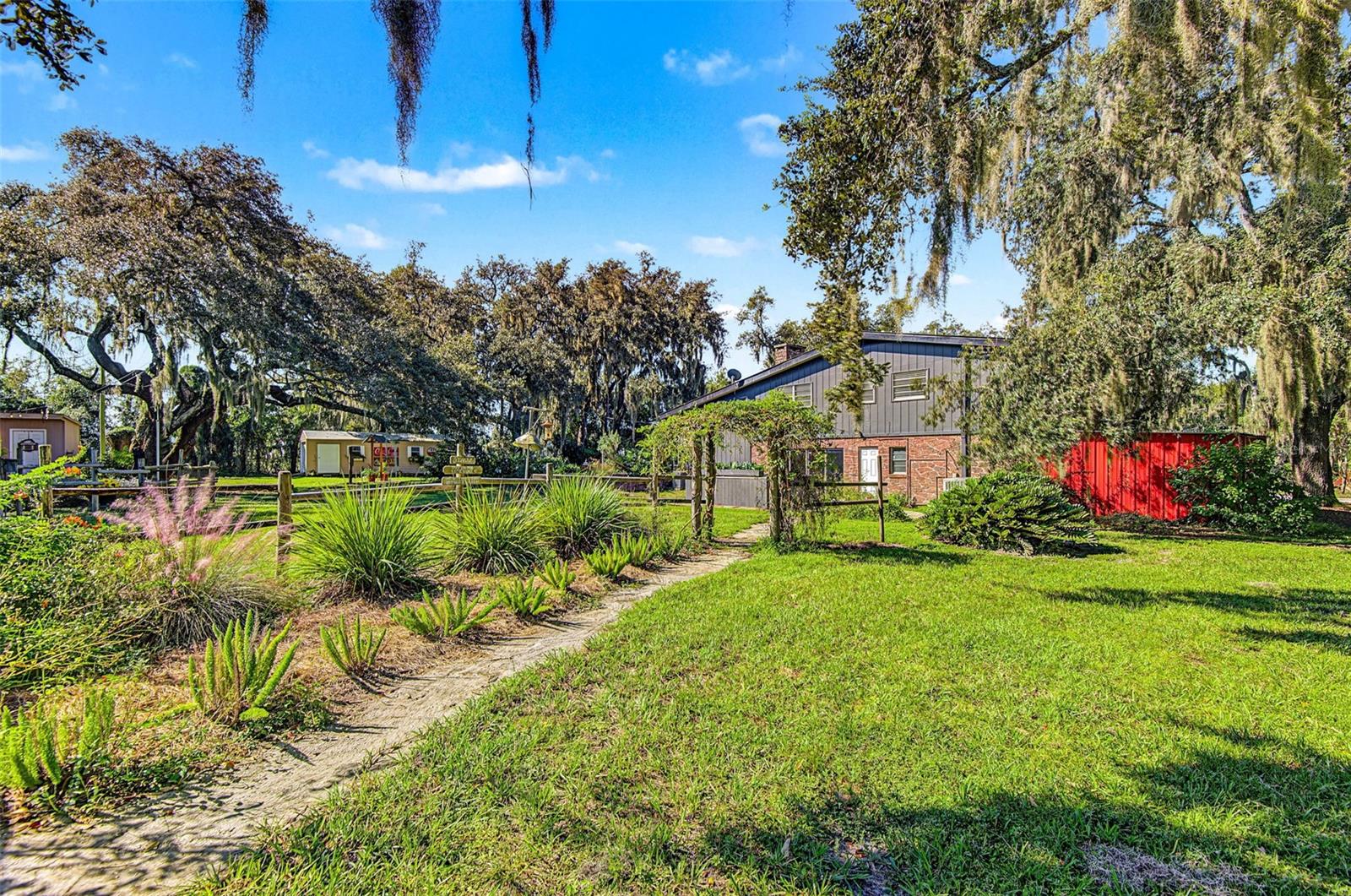 15300 LAKE IOLA ROAD, Dade City, FL 33523
