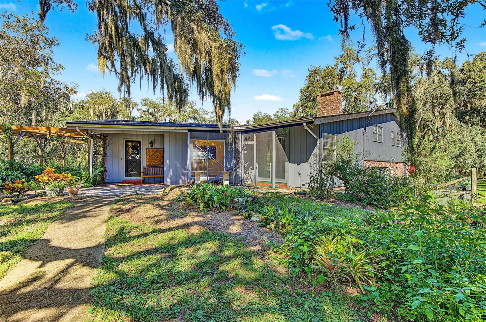 15300 LAKE IOLA ROAD, Dade City, FL 33523